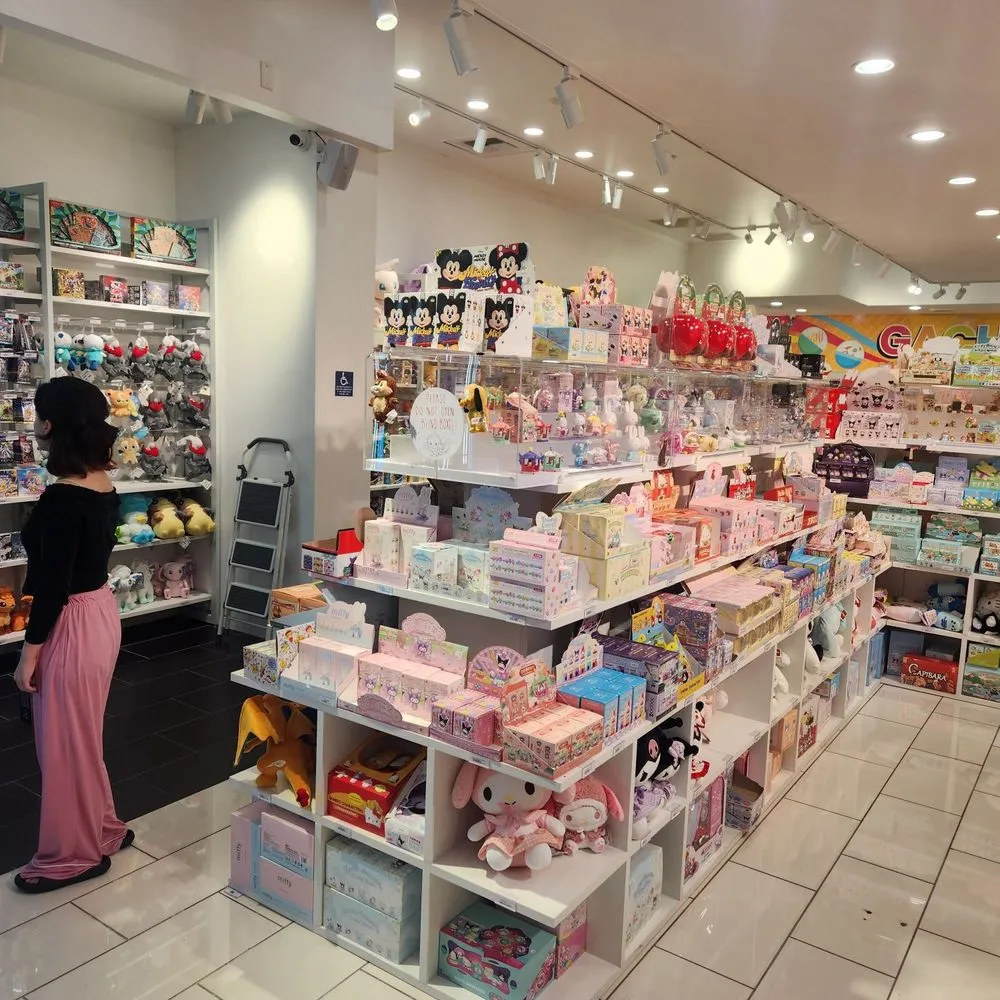 Maneki Neko gallery image 2